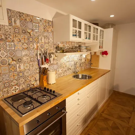 Barbarossa House With Parking Apartmán *