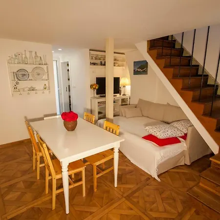 Barbarossa House With Parking Apartmán *