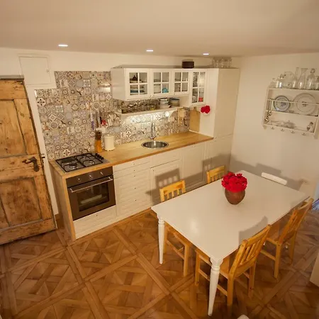 Barbarossa House With Parking Apartment Cres