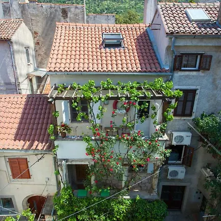 Apartman Barbarossa House With Parking Cres